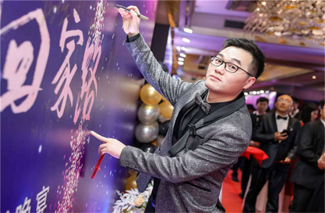 【高光“疫”事】勇敢逆行的特殊“网约车”——星空电子90后，用信念打通生命运输线