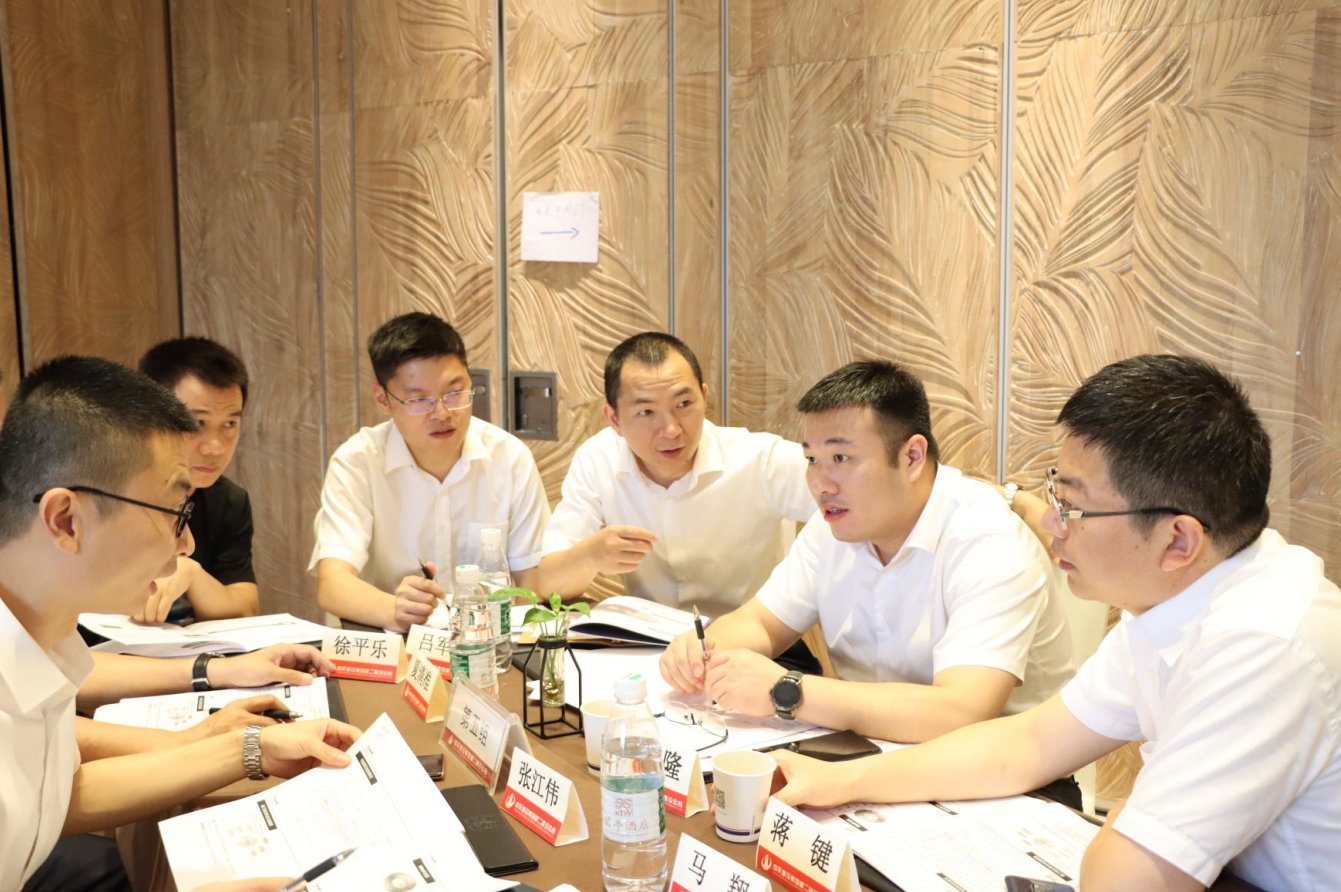 2021年6月25日-26日，星空电子二建组织开展了2021年中高层主管执行力培训。本次培训特邀清华、北大、上海交大总裁班讲师，中国企业家协会特聘高级讲师许晋老师进行授课。