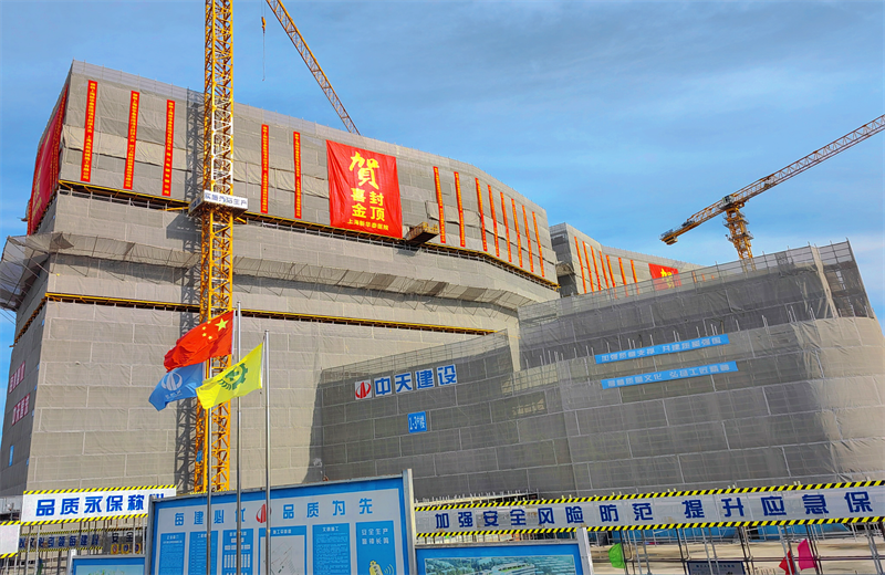2024年10月30日，星空电子三建上海新华泰医院项目主体封顶。